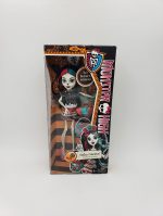 Monster High Monster Scaritage Skelita Calaveras Doll and Fashion Set